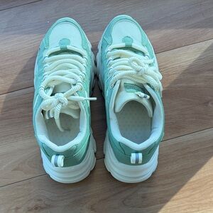 SHEIN Mint Green and Cream Men's Sneakers